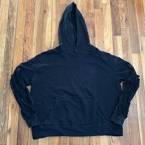 Lace-sleeve sweatshirt Medium